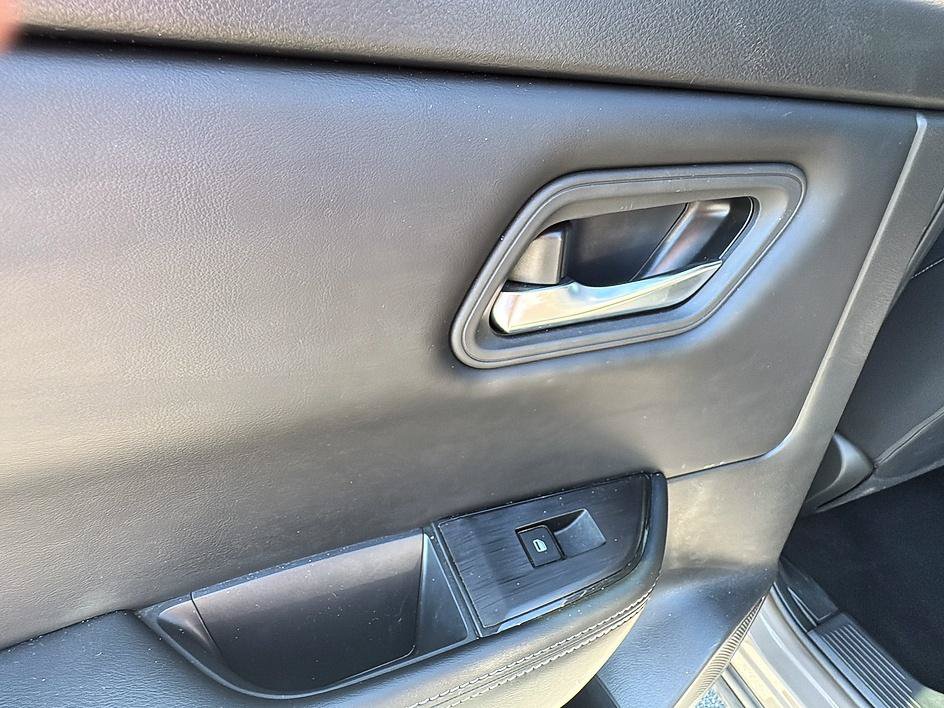 Certified 2025 Nissan Rogue SV FWD image 19