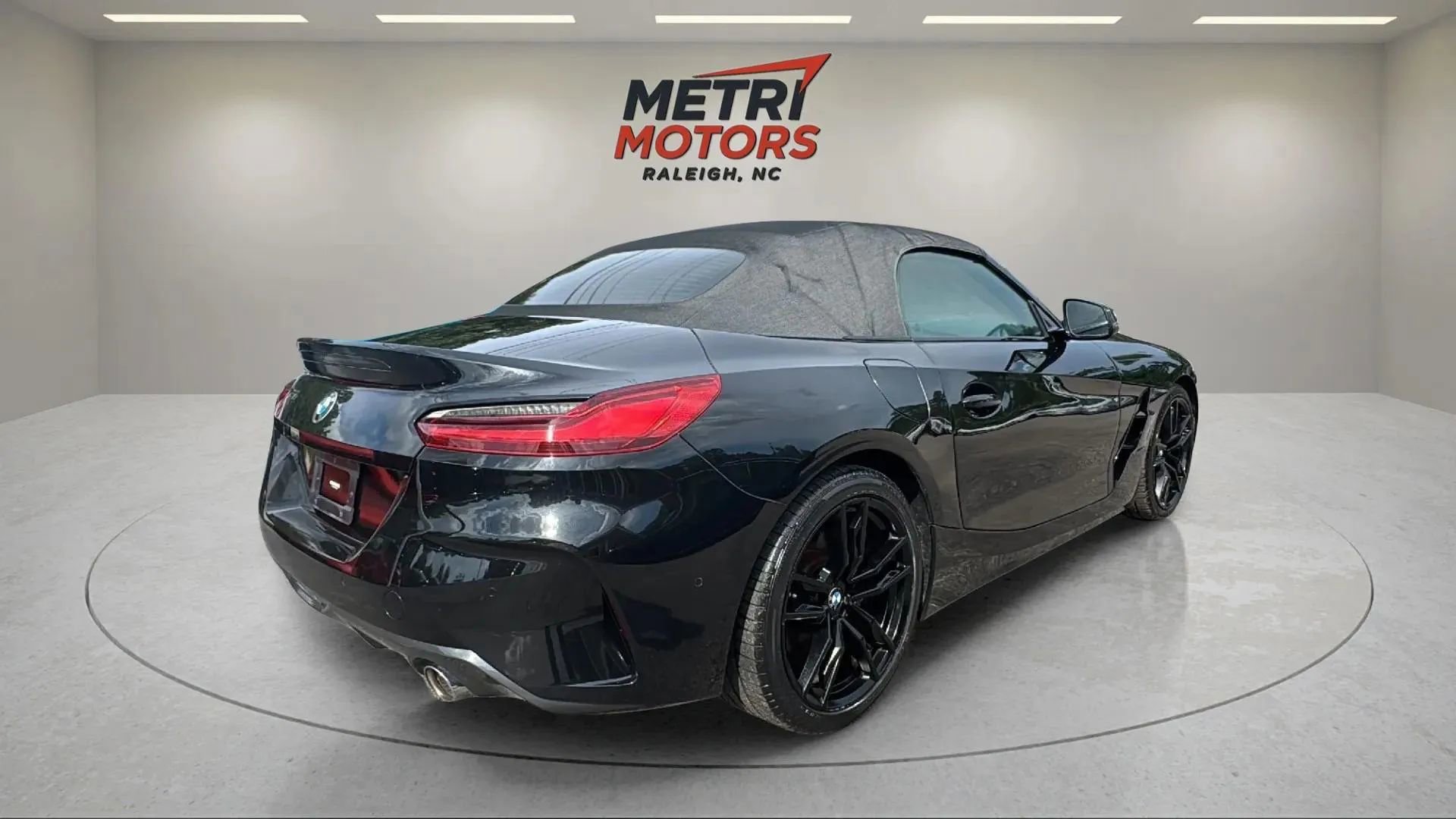 Used 2022 BMW Z4 sDrive30i w/ M Sport Package image 4