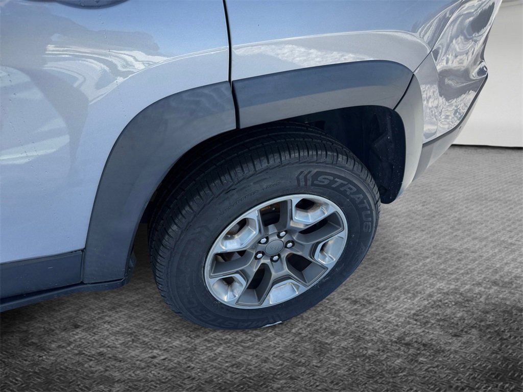 Used 2019 Jeep Cherokee Trailhawk image 11