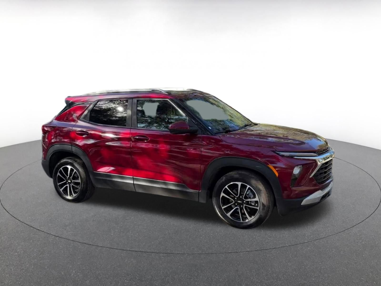 Used 2025 Chevrolet TrailBlazer LT image 2