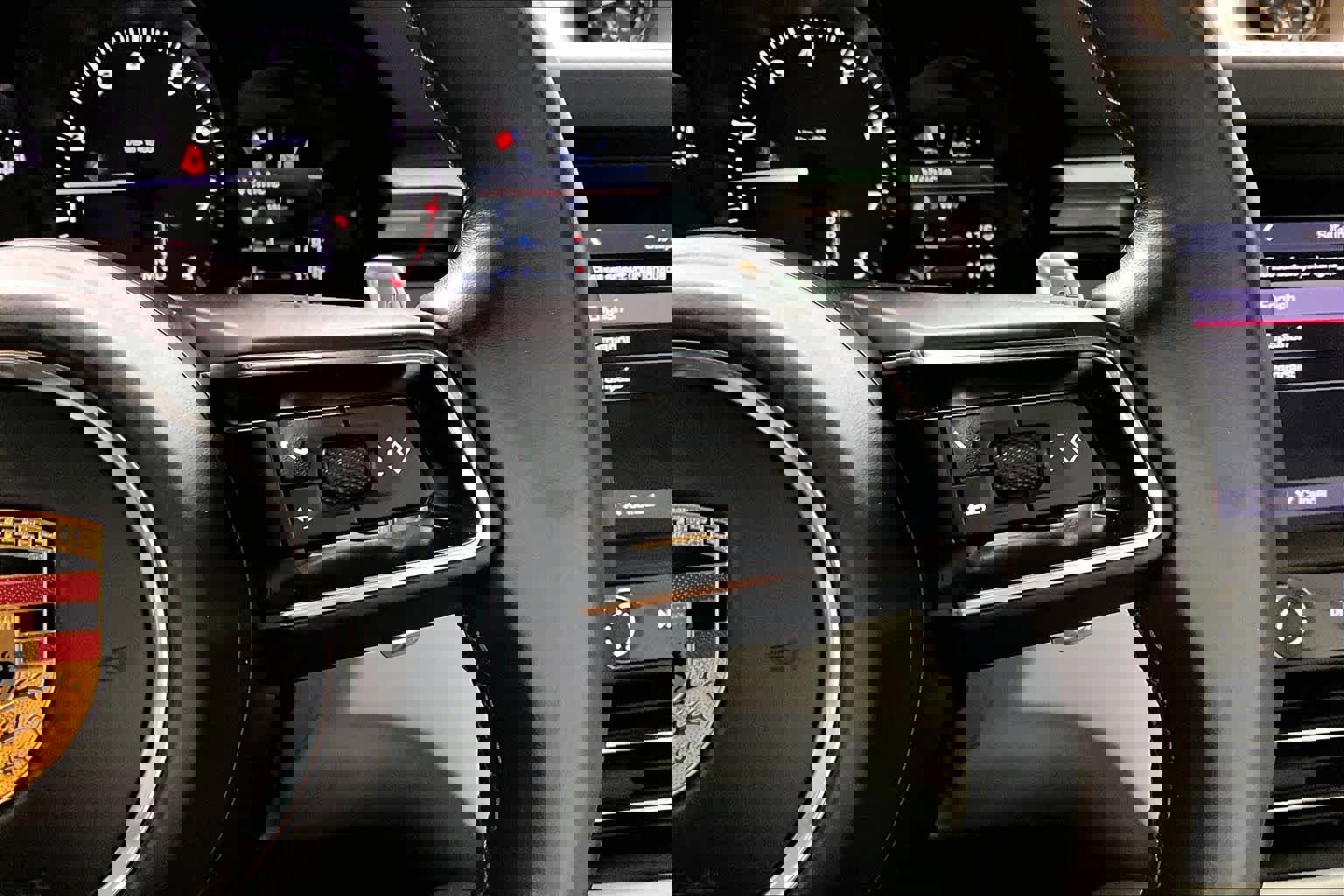 Used 2022 Porsche Macan w/ Premium Package Plus image 24