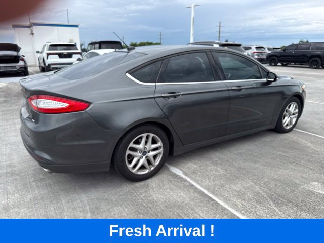 Used 2016 Ford Fusion SE FWD image 16