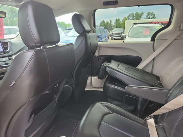 Used 2023 Chrysler Pacifica Touring-L FWD image 26