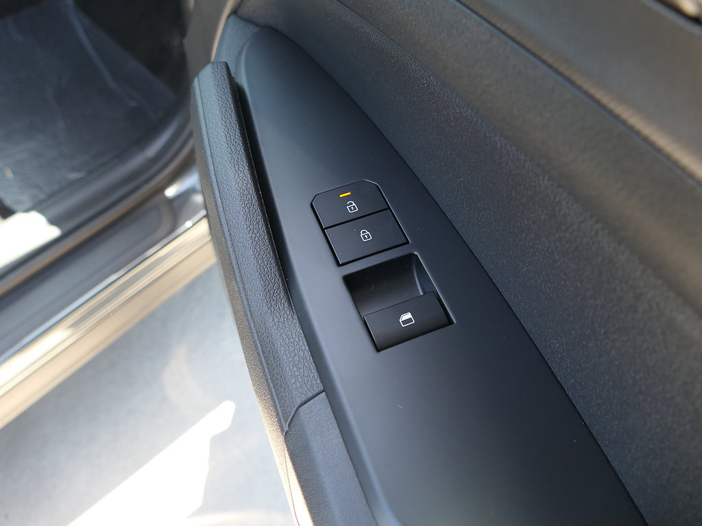 New 2026 Kia Sportage LX FWD image 22