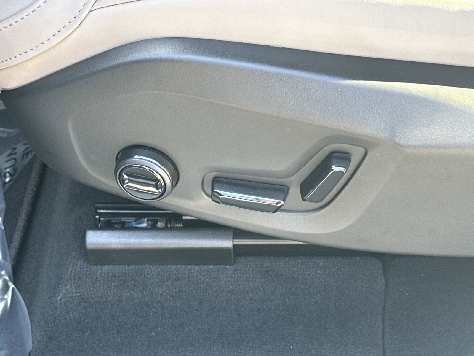 Certified 2026 Volvo XC60 B5 Plus w/ Protection Package Premier image 18