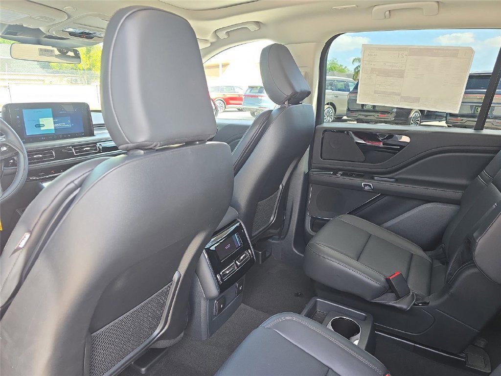 New 2026 Lincoln Aviator 2WD w/ Jet Appearance Package image 10