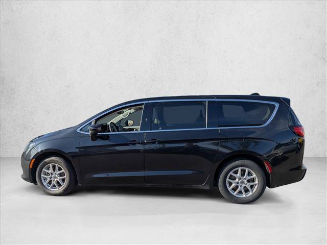 Used 2023 Chrysler Voyager LX FWD image 10