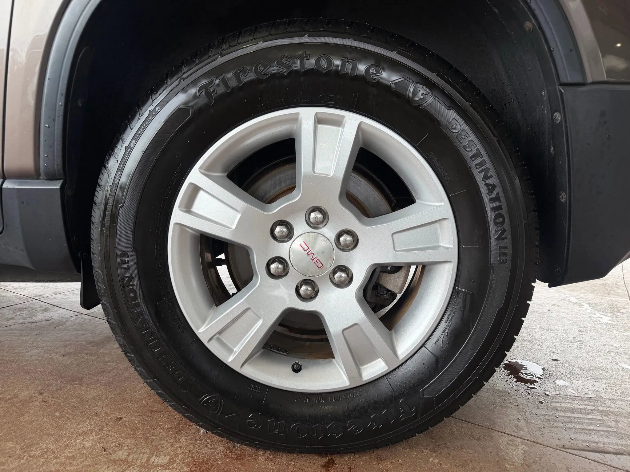 Used 2010 GMC Acadia SLE image 22