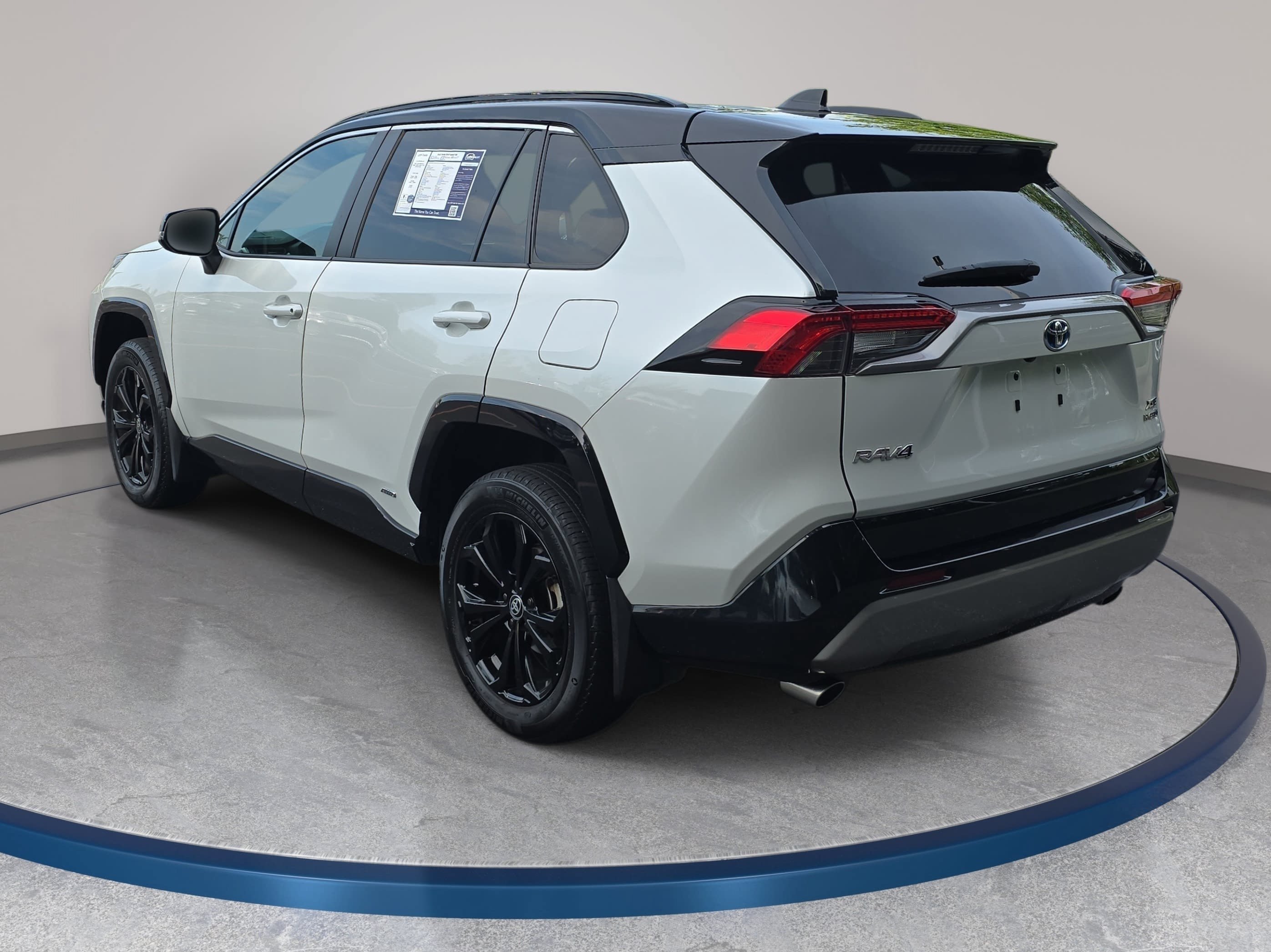 Used 2024 Toyota RAV4 XSE w/ Weather Package AWD/4WD image 7