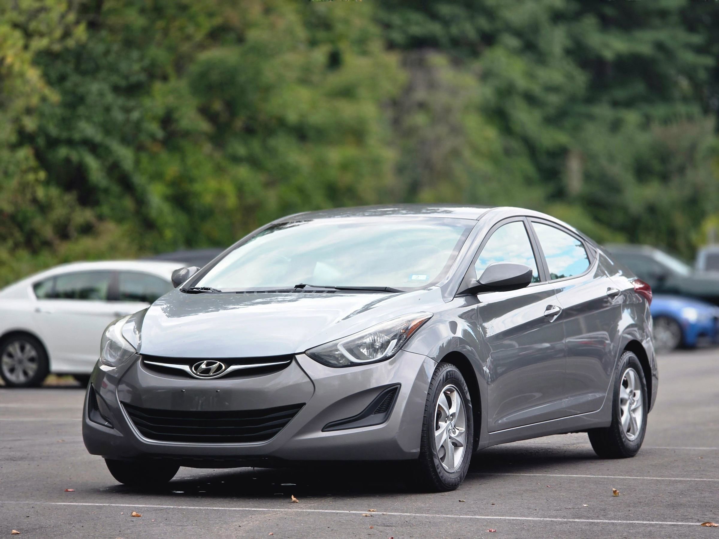 Used 2014 Hyundai Elantra SE image 1
