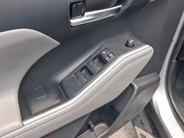 Used 2021 Toyota Highlander XLE FWD image 14