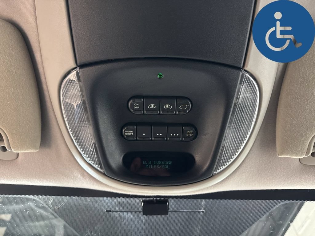 Used 2005 Chrysler Town & Country Touring w/ Leather Interior Group FWD image 19