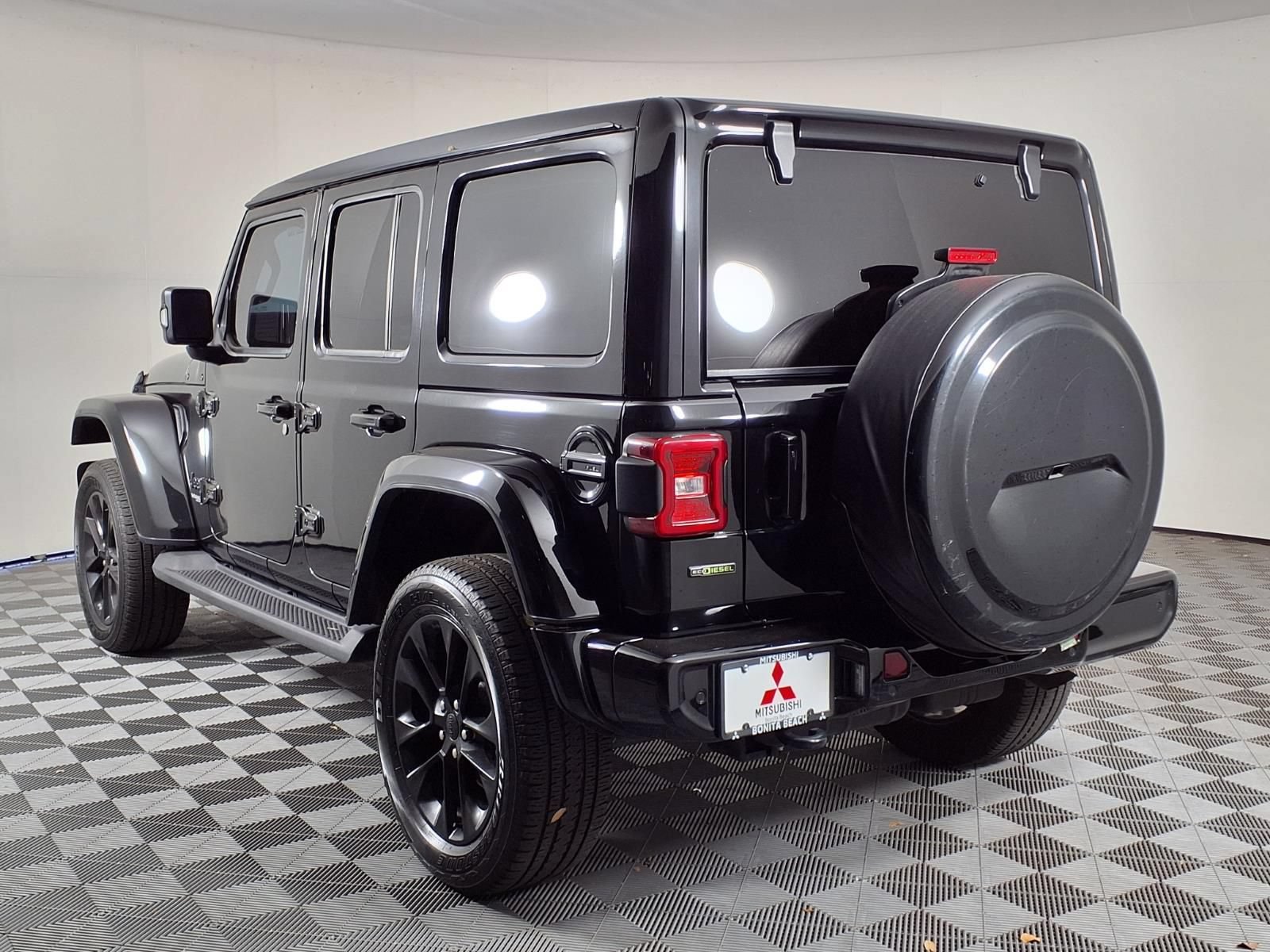 Used 2022 Jeep Wrangler Unlimited Sahara AWD/4WD image 5