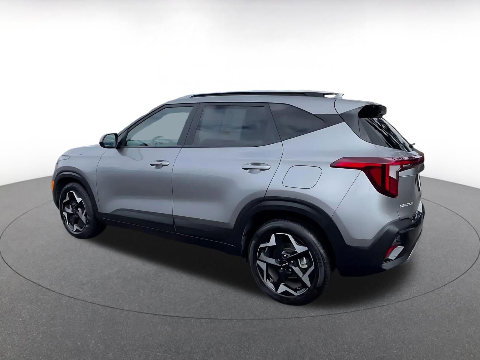 Used 2025 Kia Seltos S image 10