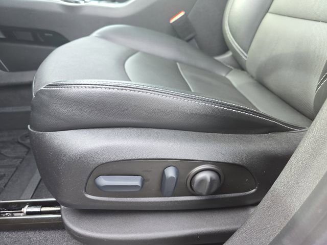 Certified 2023 GMC Terrain SLT w/ Infotainment Package II image 32