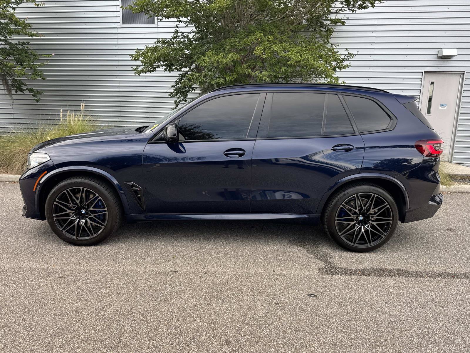 Used 2021 BMW X5 M w/ Competition Package AWD/4WD image 2