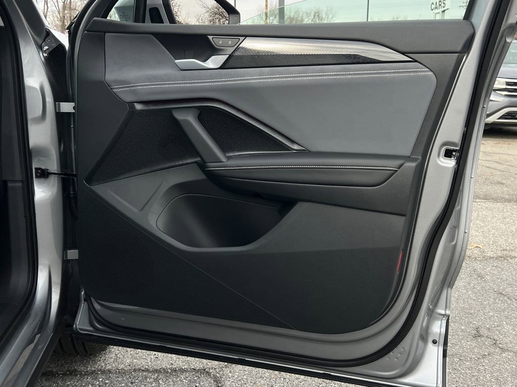 New 2026 Volkswagen Tiguan SE image 10