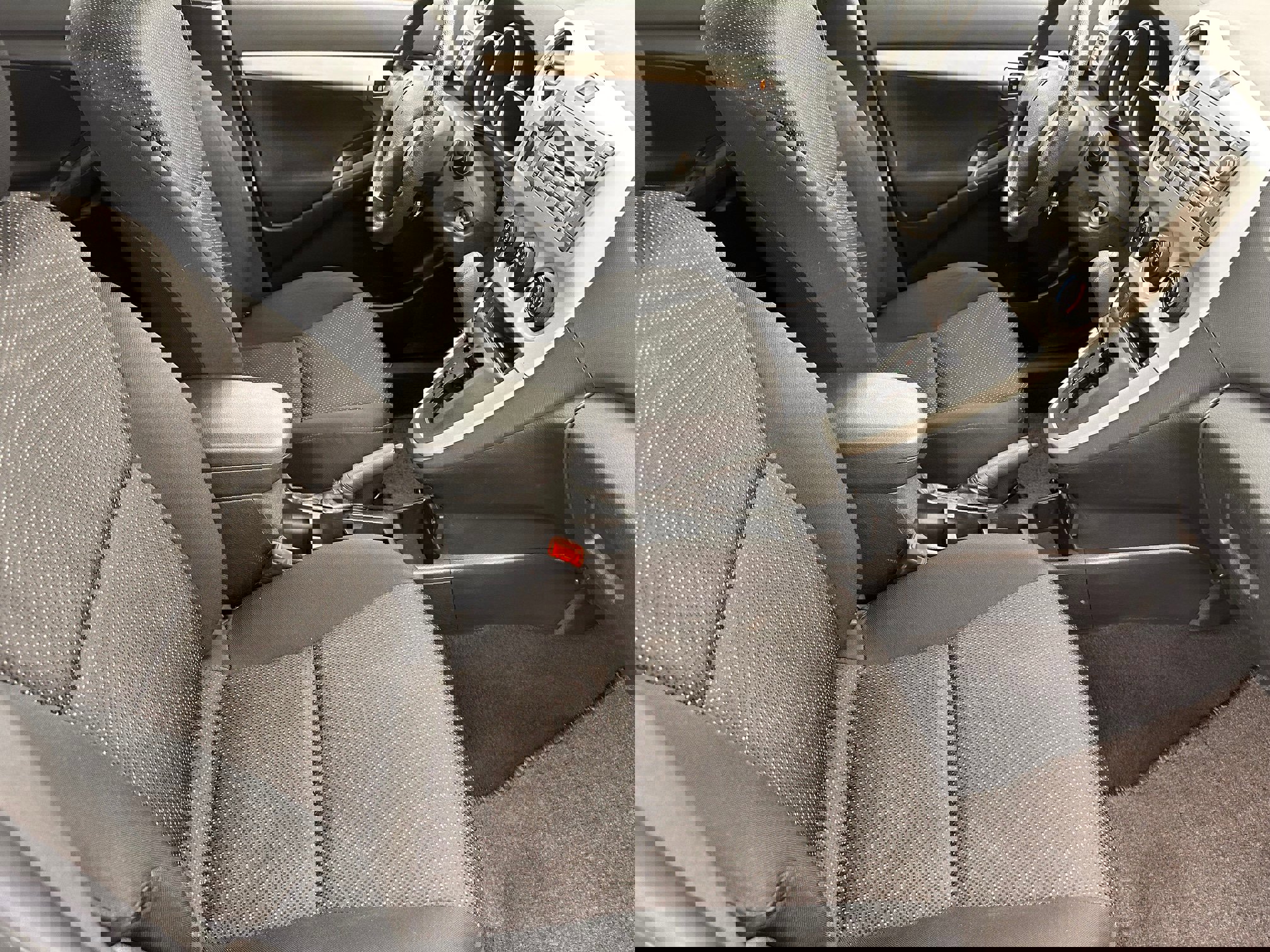 Used 2009 Pontiac Vibe AWD w/ Preferred Package image 10