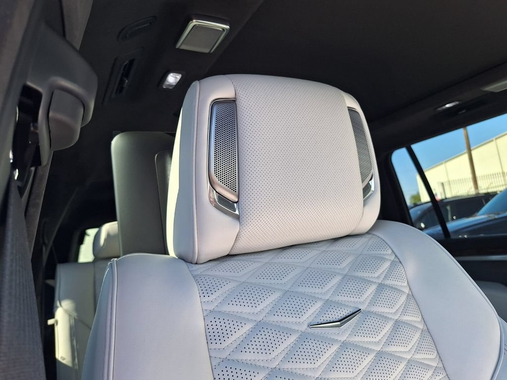 Used 2026 Cadillac Escalade ESV Platinum Sport w/ LPO, ONYX Package AWD/4WD image 31