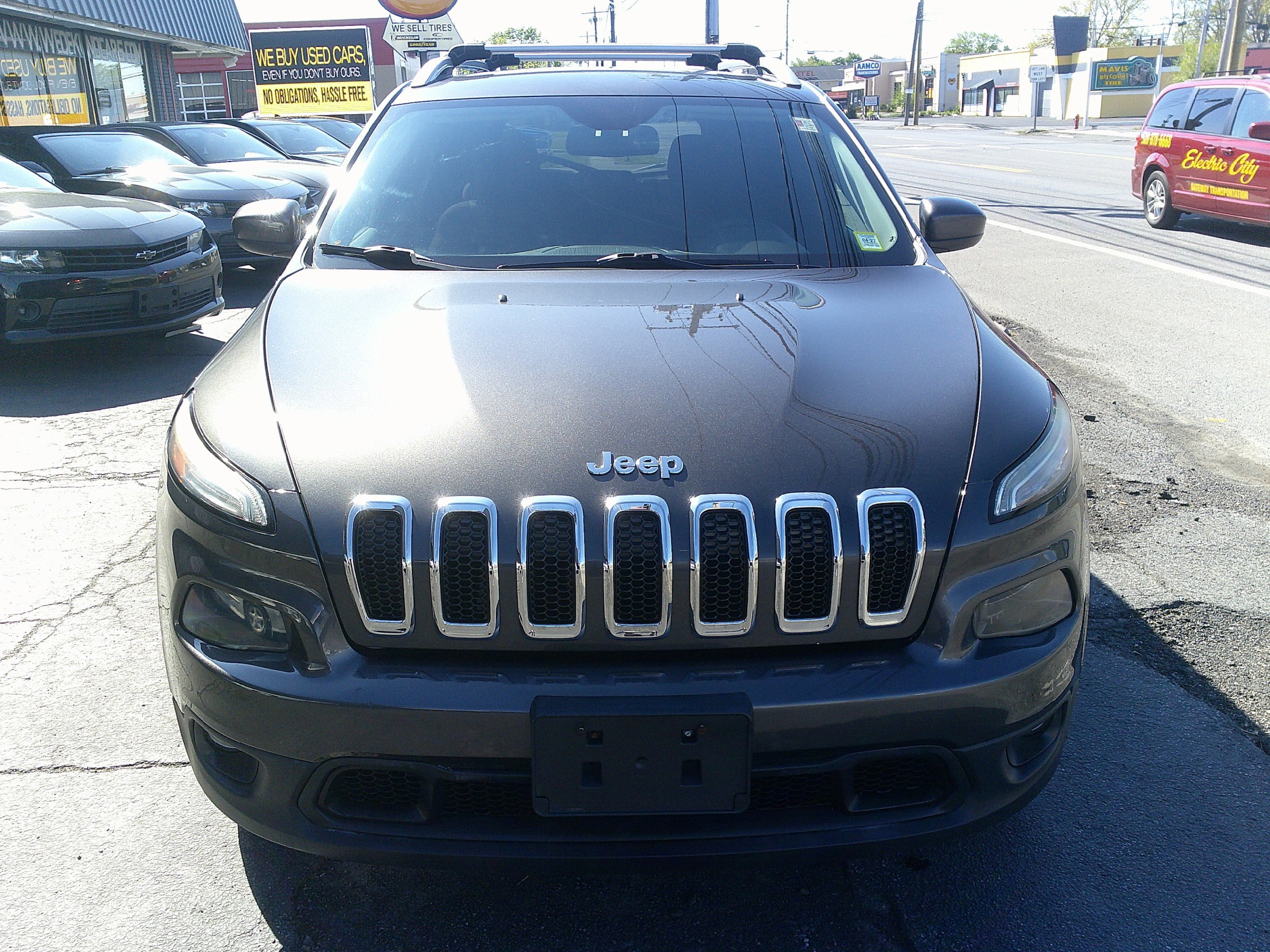 Used 2017 Jeep Cherokee Latitude w/ Cold Weather Group AWD/4WD image 10