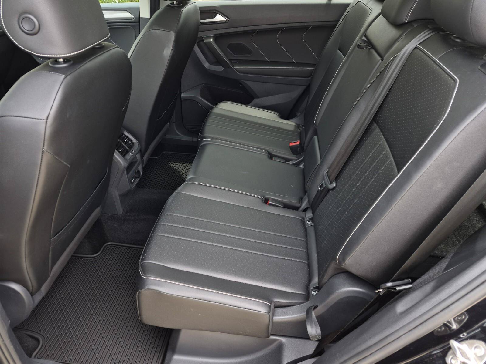 Used 2023 Volkswagen Tiguan SE FWD image 16