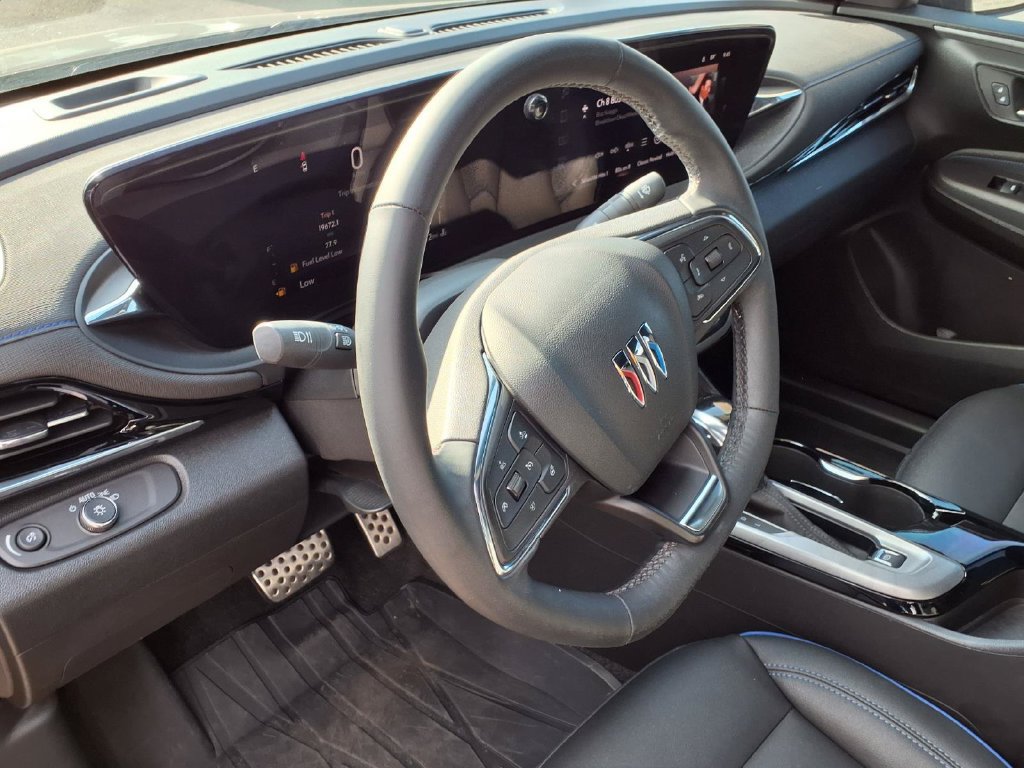 Used 2025 Buick Envista Sport Touring w/ Convenience I Package FWD image 17