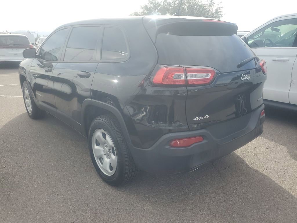 Used 2017 Jeep Cherokee Sport image 6