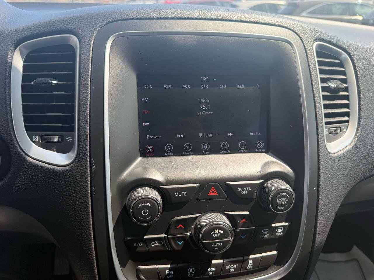Used 2019 Dodge Durango SXT AWD/4WD image 16