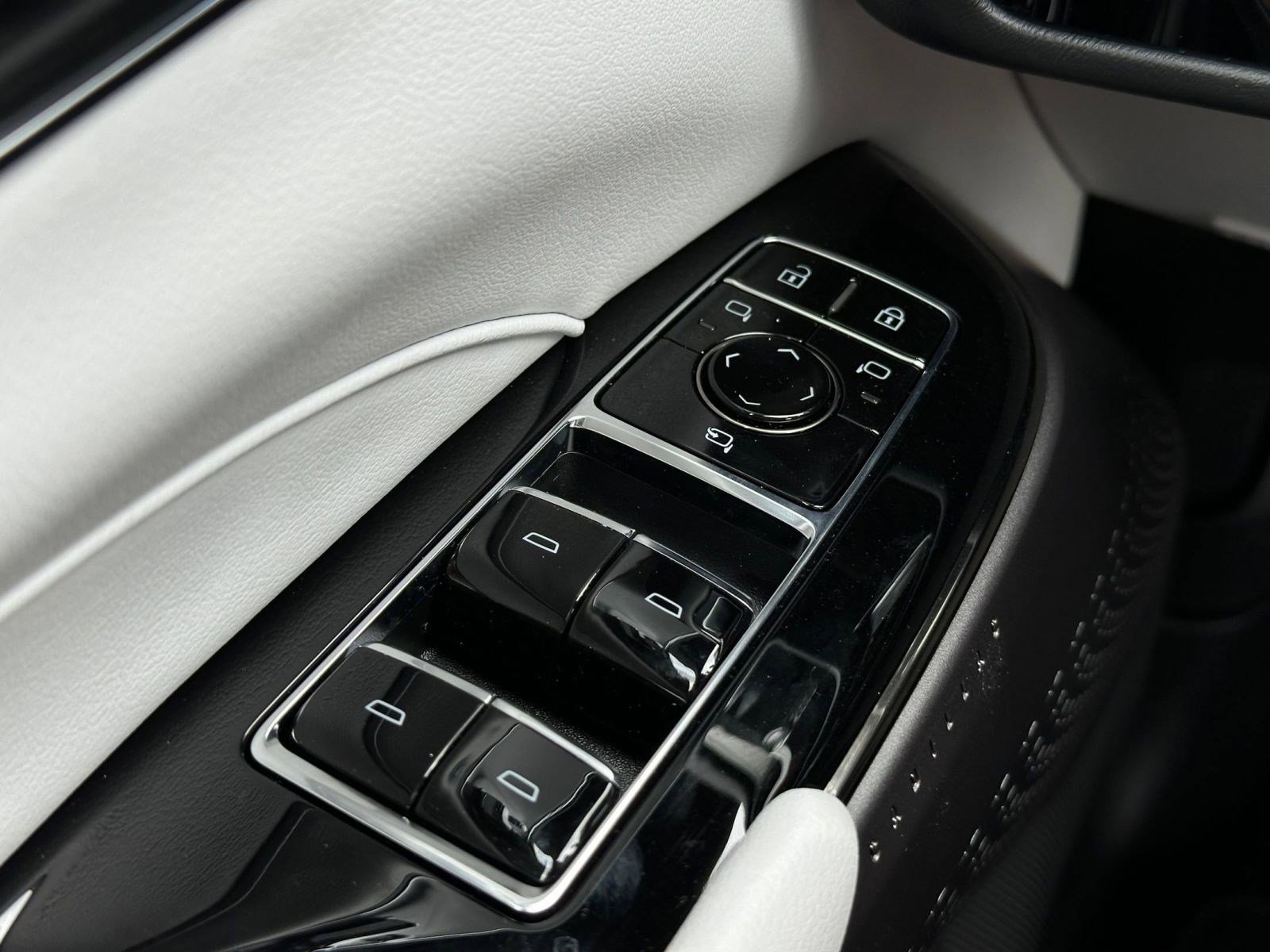 New 2026 Cadillac Lyriq Sport image 25