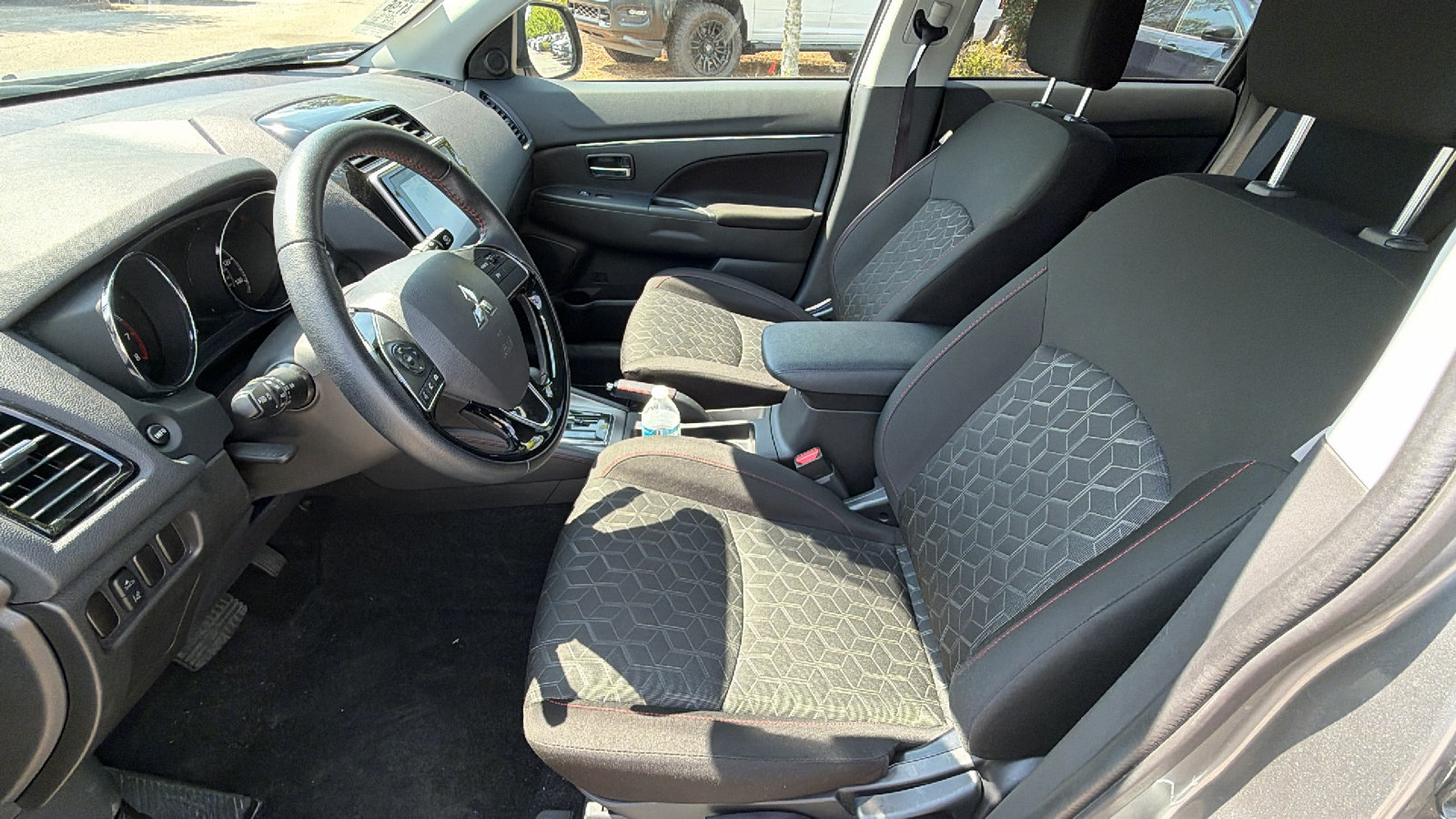 Used 2025 Mitsubishi Outlander Sport AWD image 16