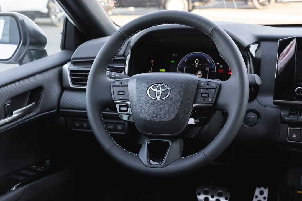 New 2026 Toyota Camry Hybrid FWD image 12