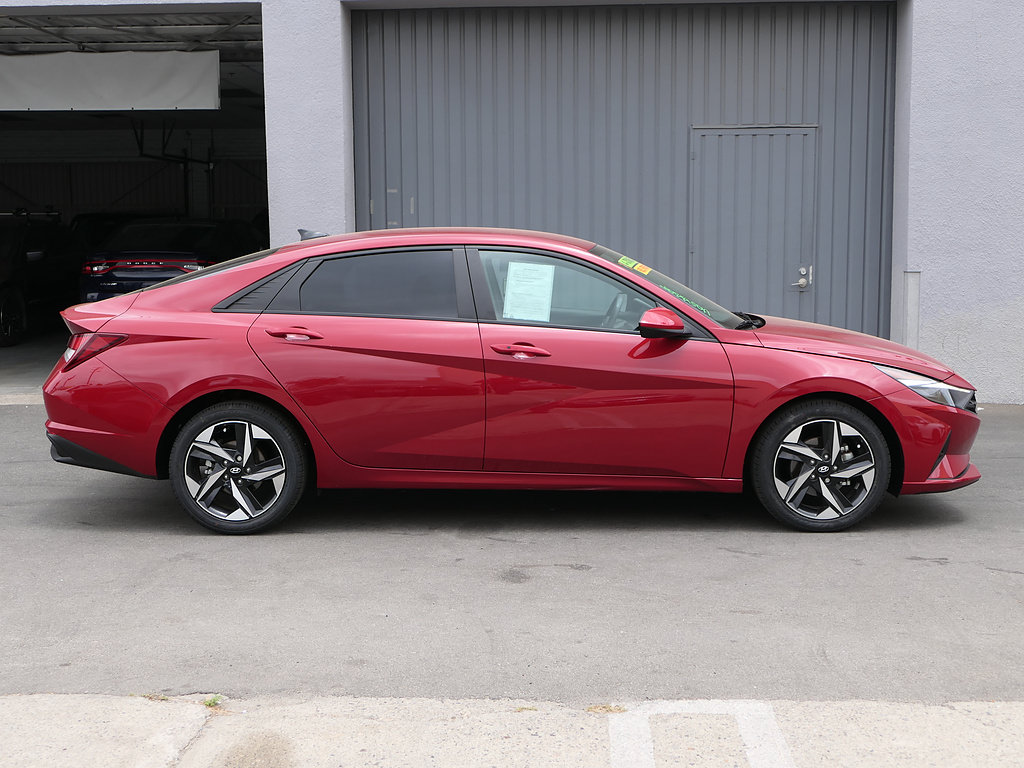 Used 2023 Hyundai Elantra SEL w/ Convenience Package FWD image 2
