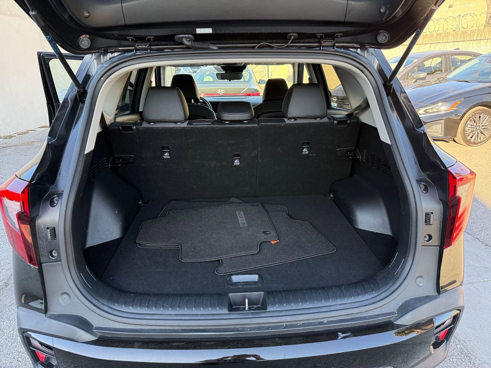 Used 2025 Kia Seltos S image 32