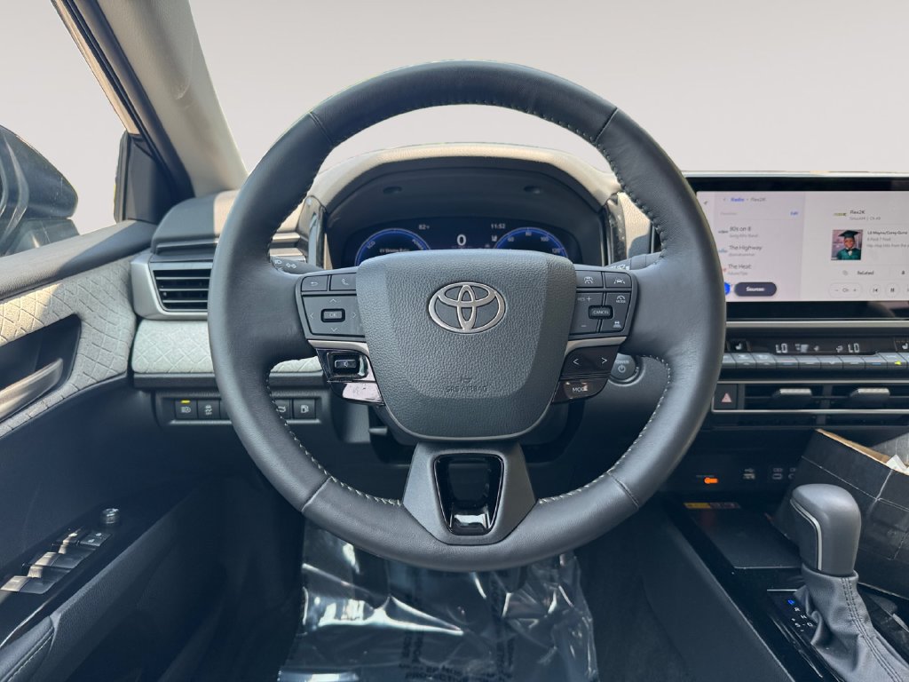 Used 2025 Toyota Camry XLE FWD image 12