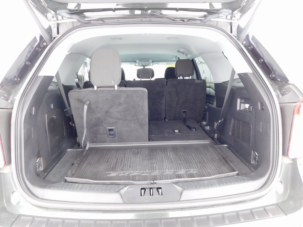 Used 2023 Ford Explorer XLT image 25