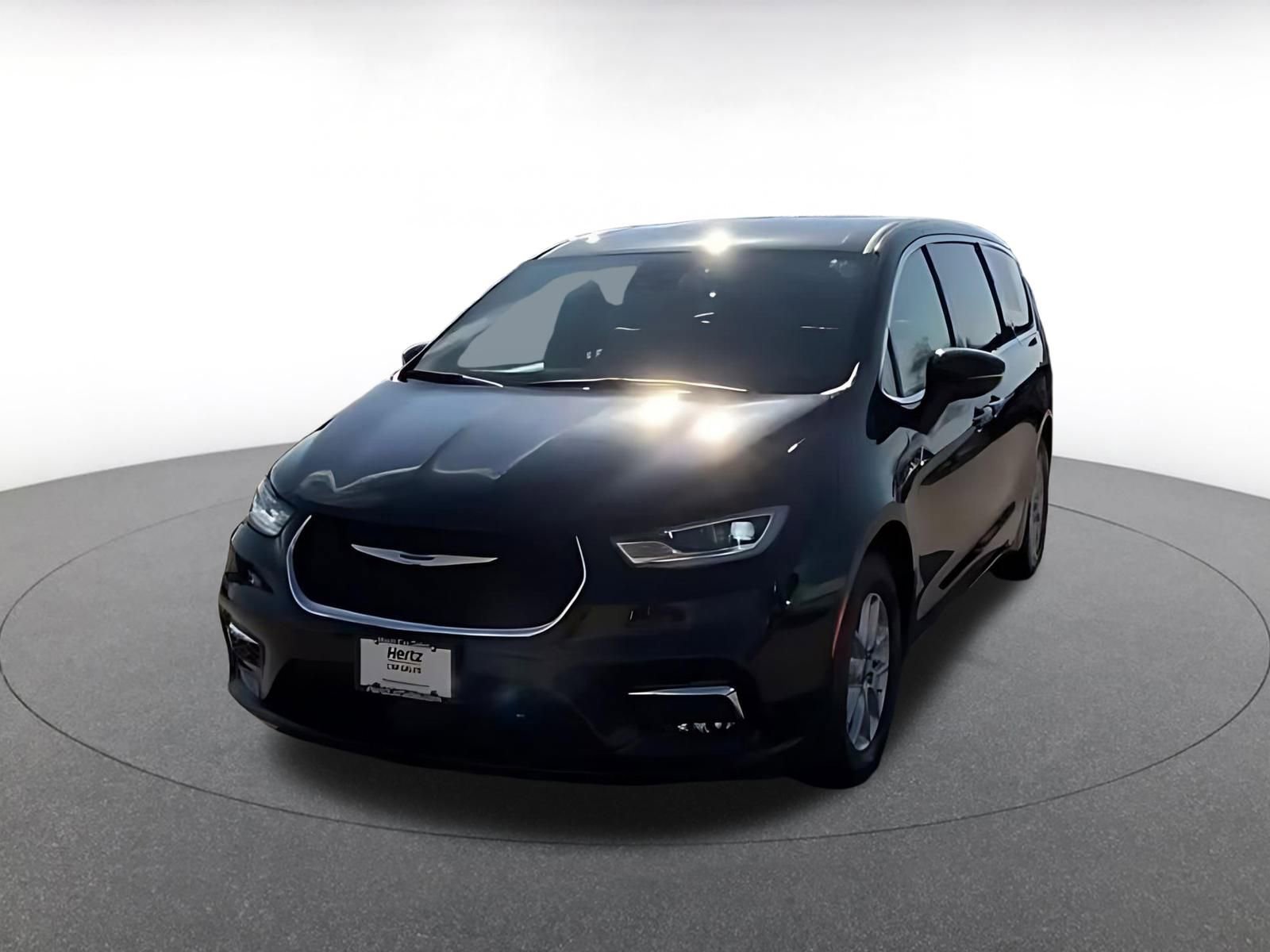 Used 2025 Chrysler Pacifica Select image 7