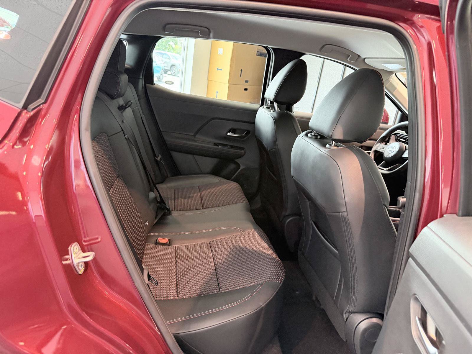 Used 2025 Nissan Kicks SR AWD/4WD image 25