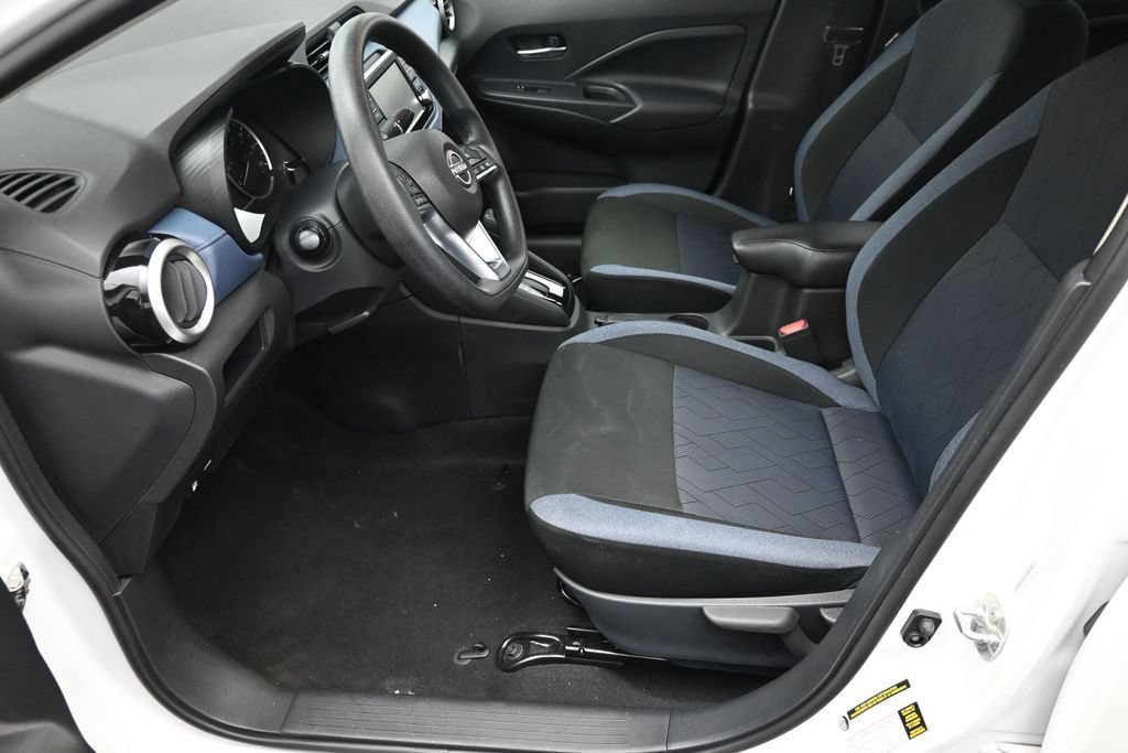 Used 2025 Nissan Versa SV FWD image 15