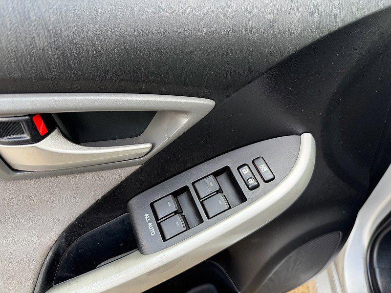 Used 2015 Toyota Prius Three image 10
