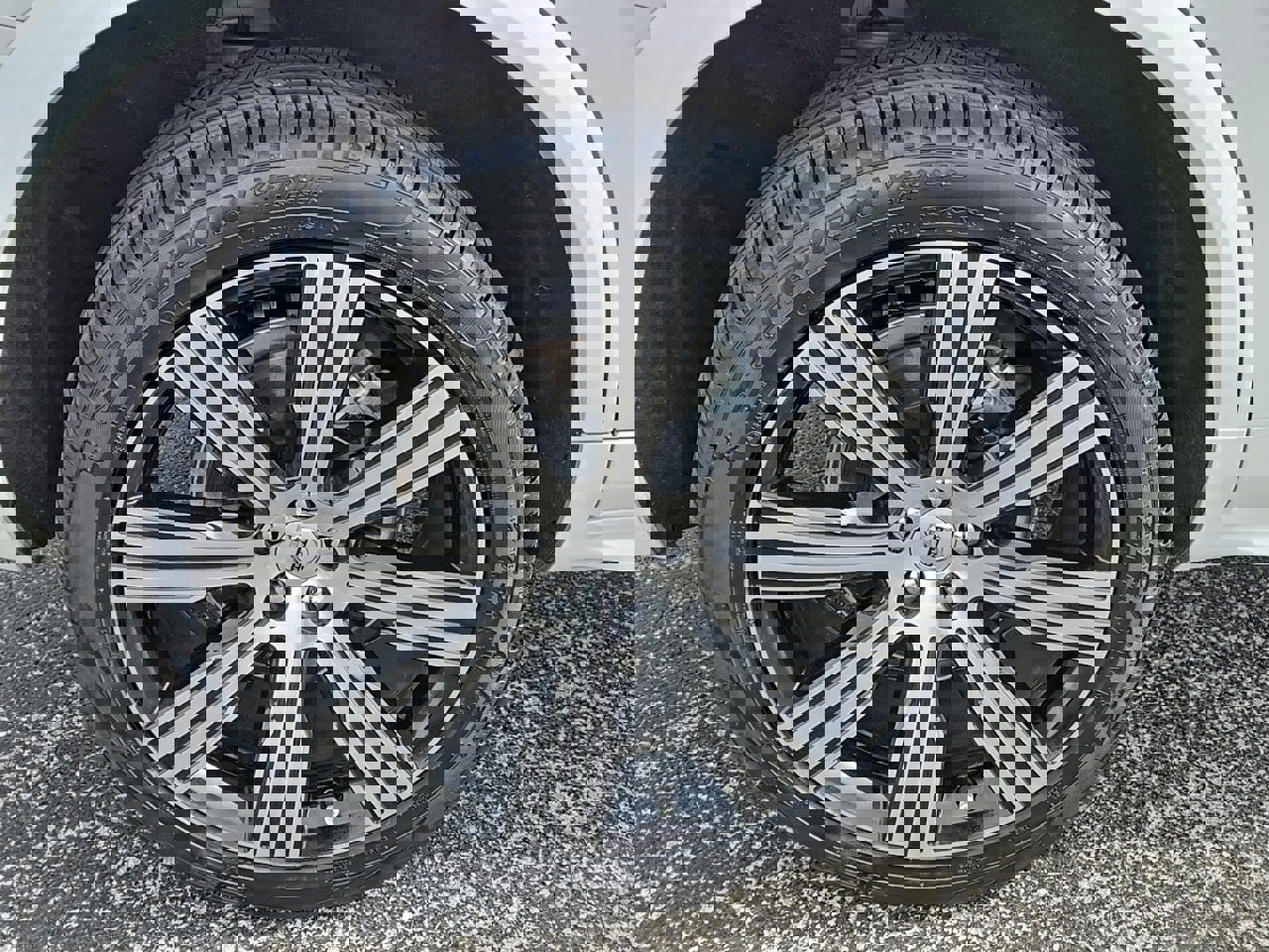 Used 2025 Volvo XC90 B6 Ultra w/ Protection Package Premier image 8