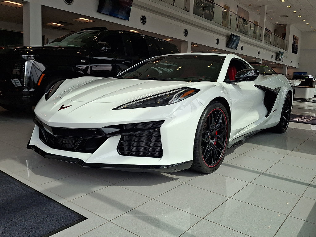 Used 2026 Chevrolet Corvette Z06 w/ Stealth Interior Trim Package RWD image 5