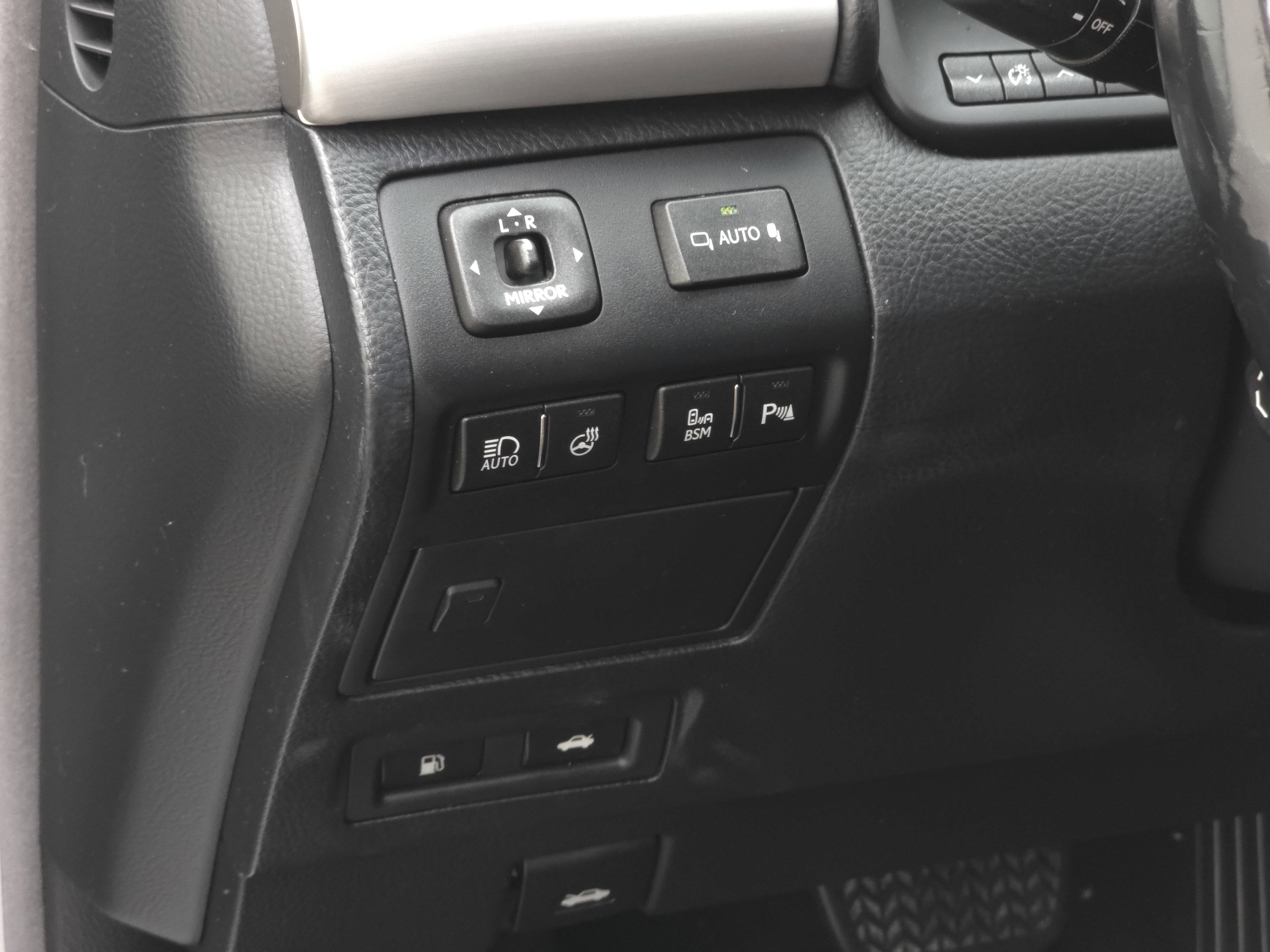 Used 2013 Lexus LS 460 AWD image 27