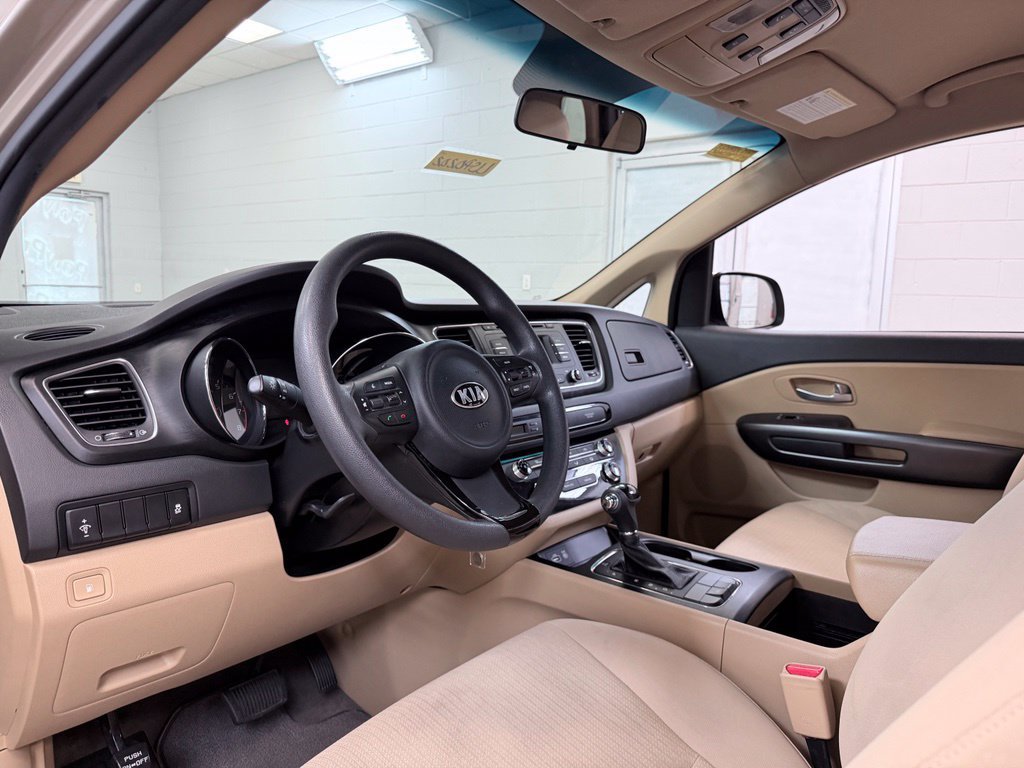 Used 2017 Kia Sedona LX FWD image 14