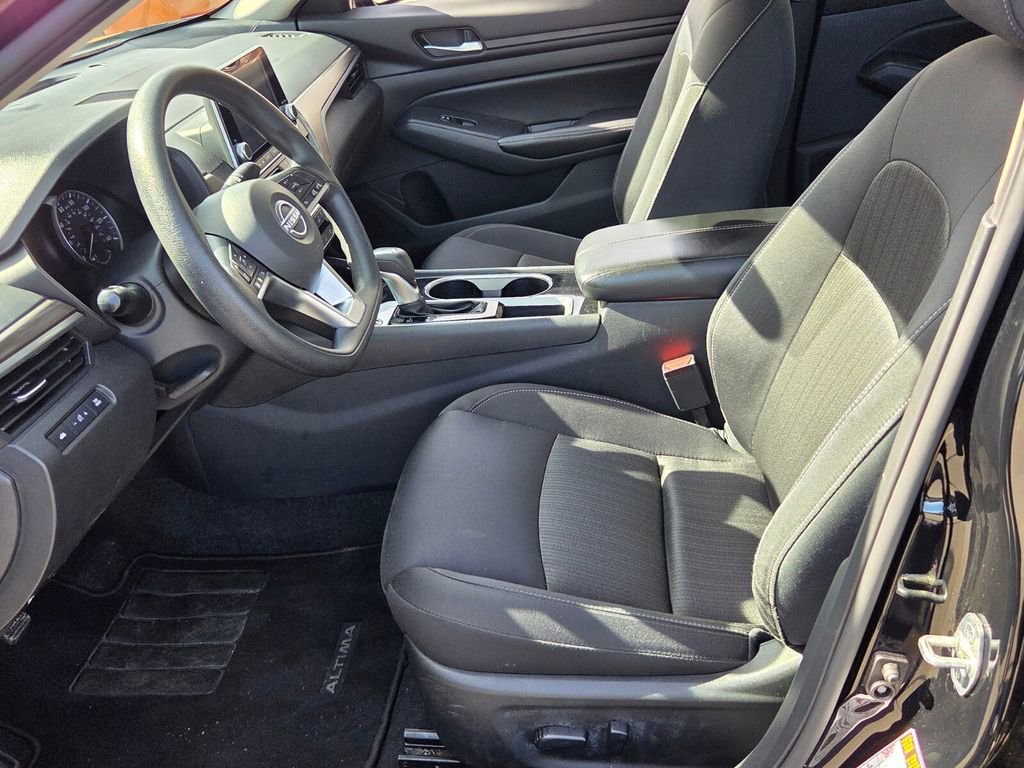 Used 2024 Nissan Altima 2.5 SV image 5