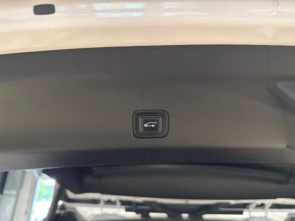 Used 2021 Chevrolet Tahoe Premier AWD/4WD image 17