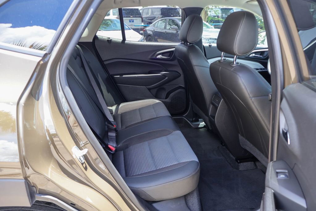 Used 2024 Chevrolet Trax LT w/ Driver Confidence Package FWD image 11