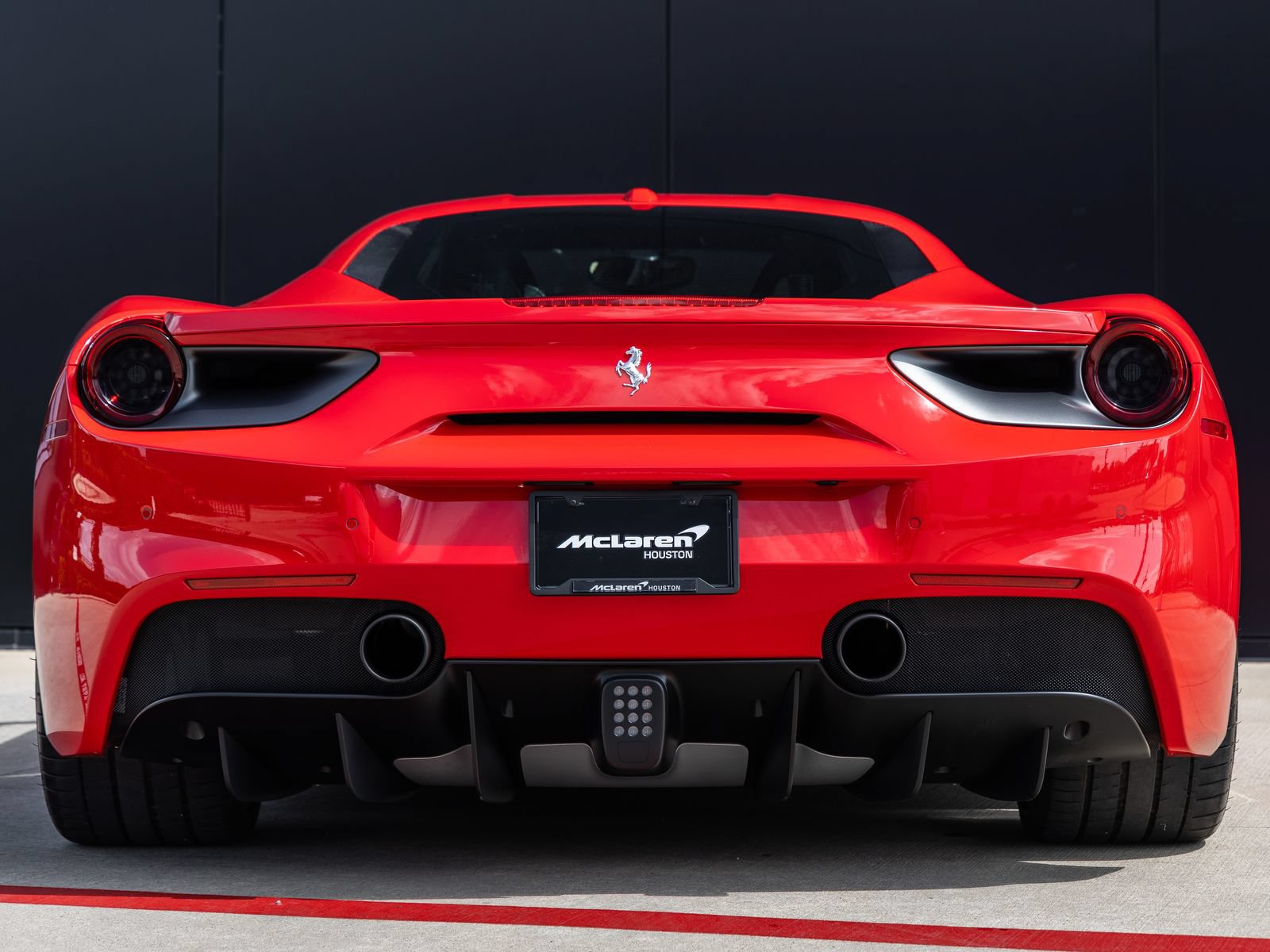 Used 2017 Ferrari 488 GTB RWD image 8