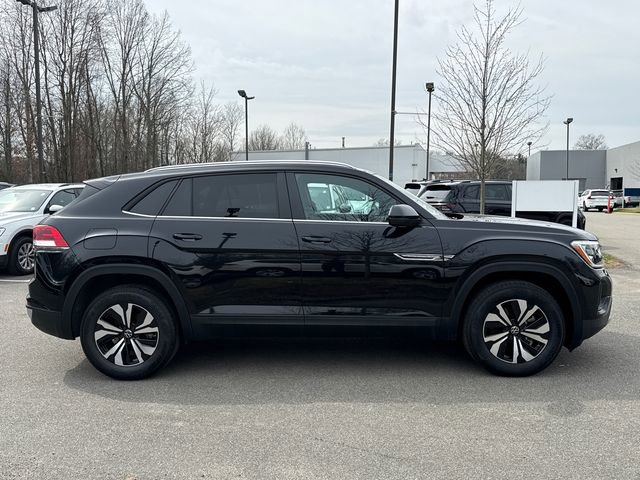 Certified 2025 Volkswagen Atlas Cross Sport SE image 3