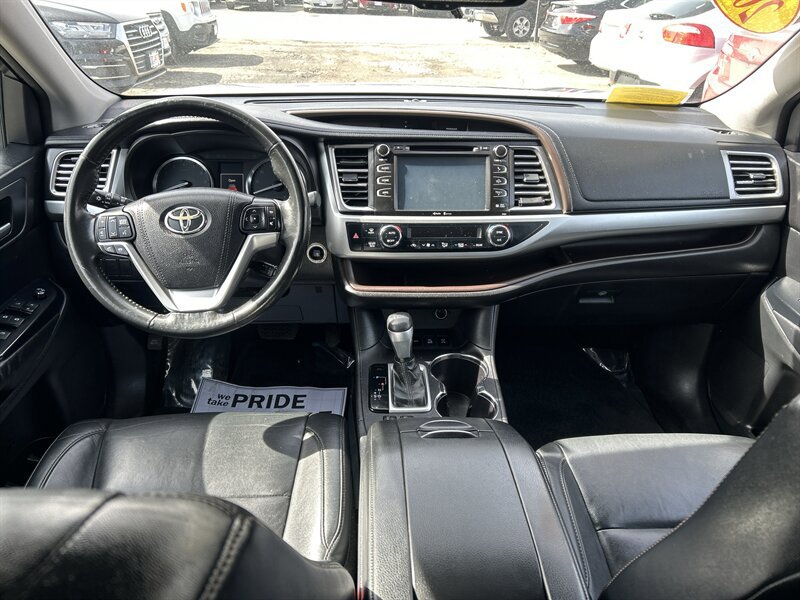 Used 2015 Toyota Highlander XLE image 12