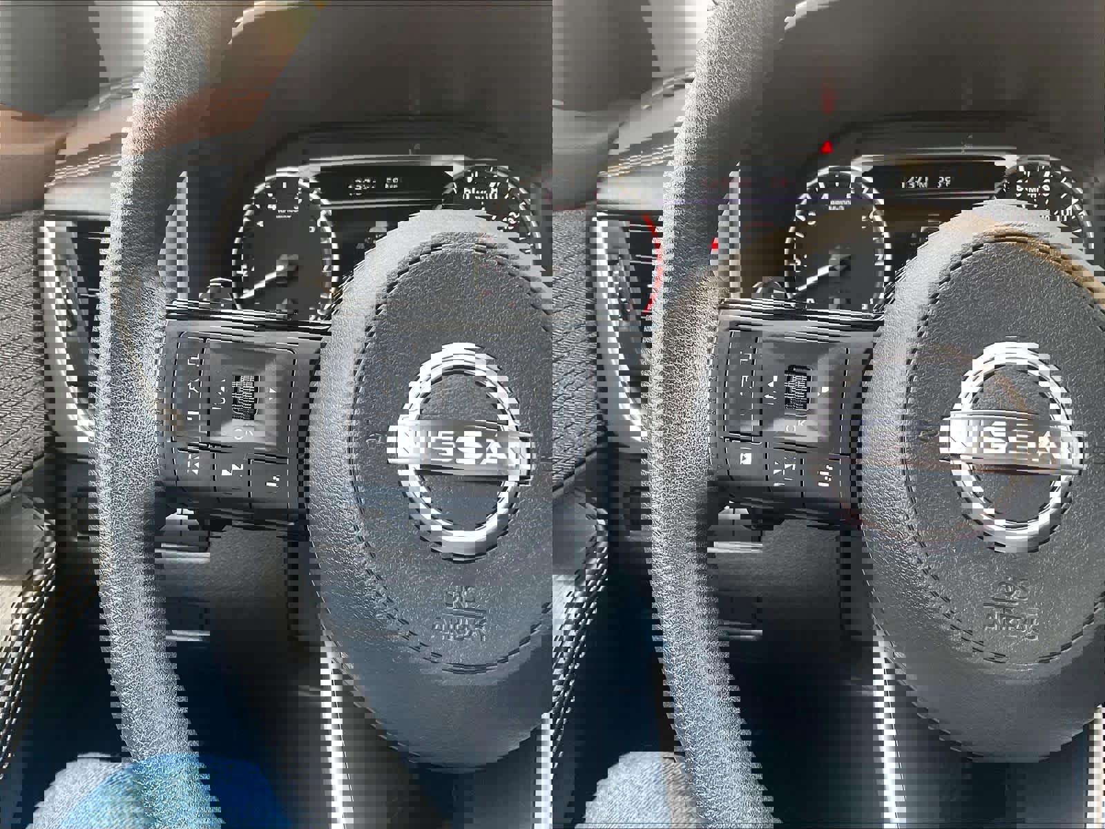 Used 2023 Nissan Rogue SV image 22